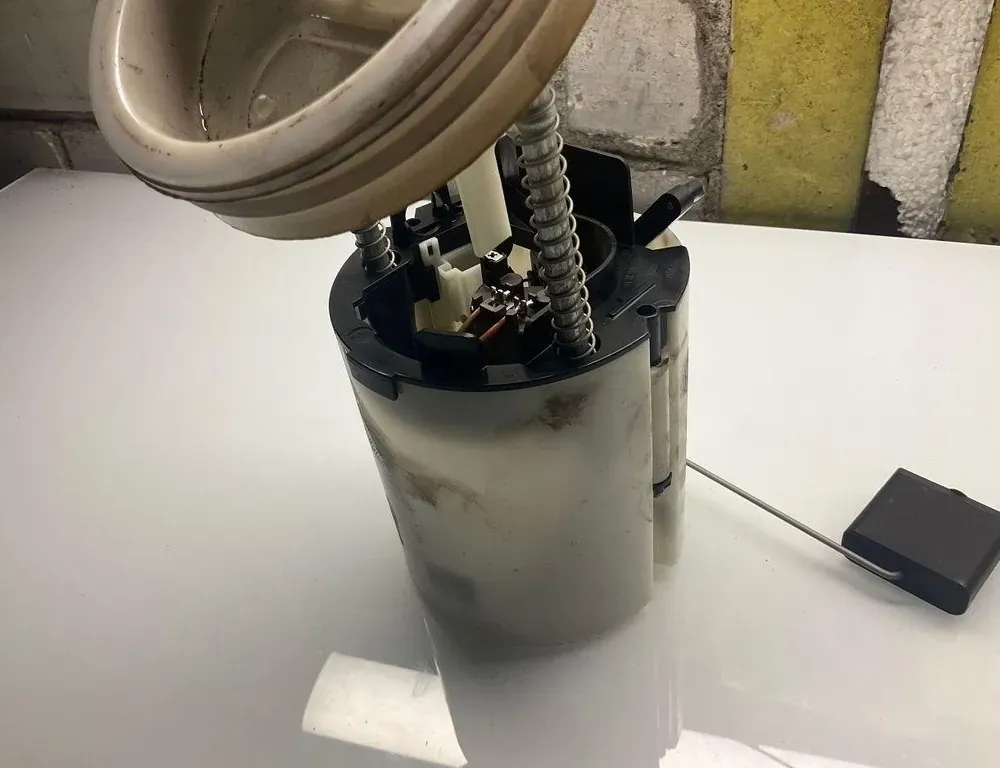 MERCEDES-BENZ E-Class W211/S211 (2002-2009) Degvielas sūknis degvielas tvertnē 33345082