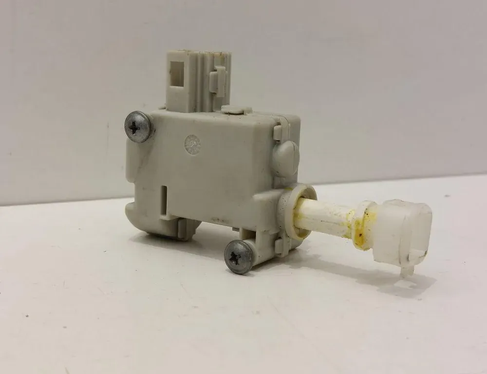 VOLKSWAGEN Passat CC 1 generation (2008-2017) Degvielas tvertnes vāciņa bloķēšana 3C0810773 34329486