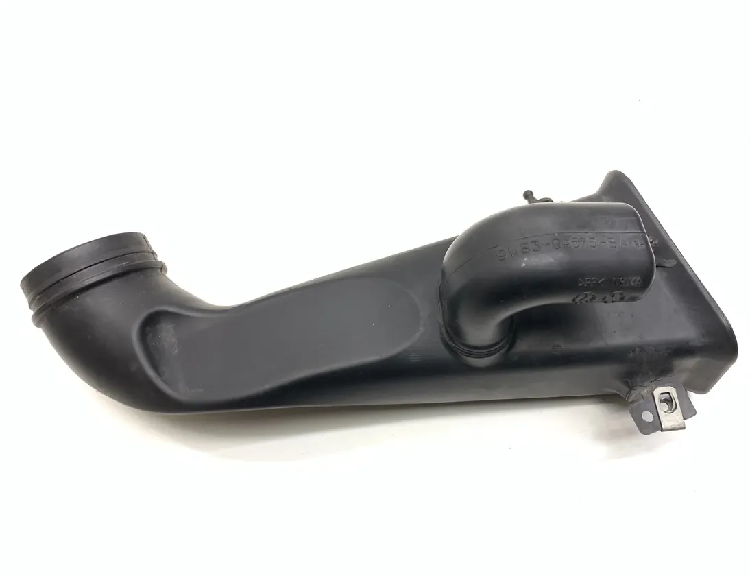 JAGUAR XK X150  (2005-2014) ДЕТАЛЬ (ДЕТАЛИ) КАНАЛА ЗАБОРА ВОЗДУХА 9W83-9A675-BA 33497376