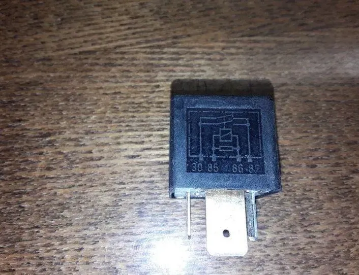 VOLKSWAGEN Passat B5 (1996-2005) Relejs 30858687,899511000,443951253J 25463740