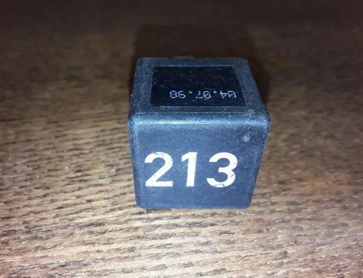 VOLKSWAGEN Passat B5 (1996-2005) Relejs 30858687,899511000,443951253J 25463740