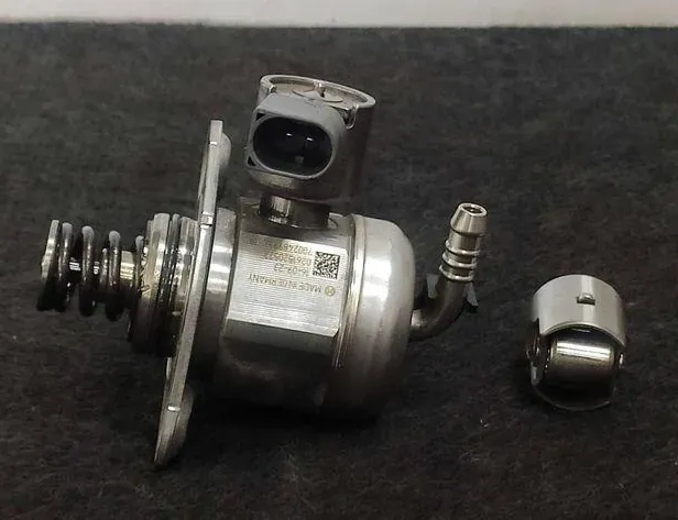 SEAT Leon 3 generation (2012-2020) Degvielas sūknis 04E127025D 33112218