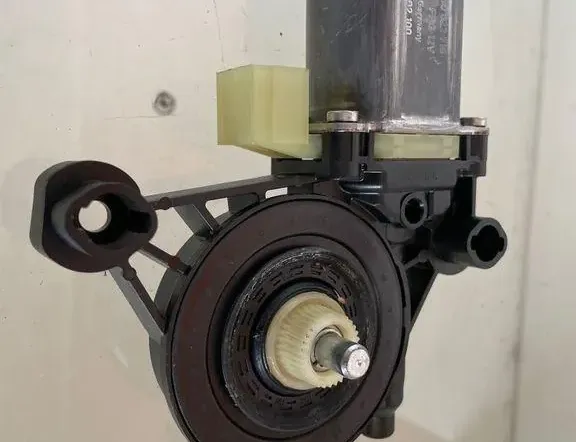 AUDI Q2 1 generation (2016-2024) Priekšējo kreiso durvju logu pacēlāja motorīts 5Q0959802B 33208962