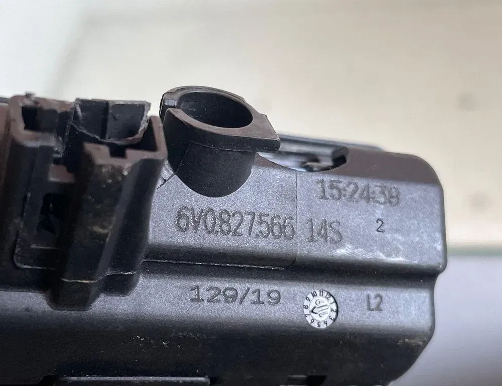 AUDI Q2 1 generation (2016-2024) Bagāžas nodalījuma rokturis 6V0827566 33209017