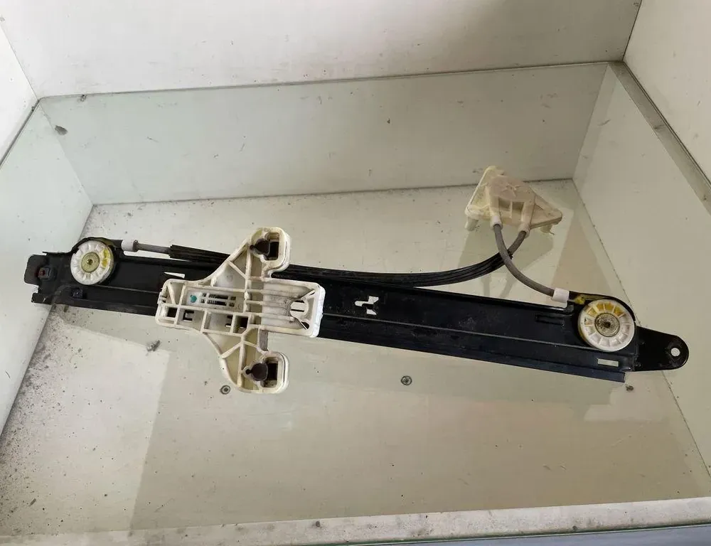 SEAT Toledo 1 generation (1991-1999) Rear left door window lifter 5P0839401 33209794