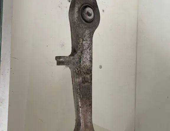 AUDI A4 B7/8E (2004-2008) Верхний рычаг передний правый 8E0407155N 33210334