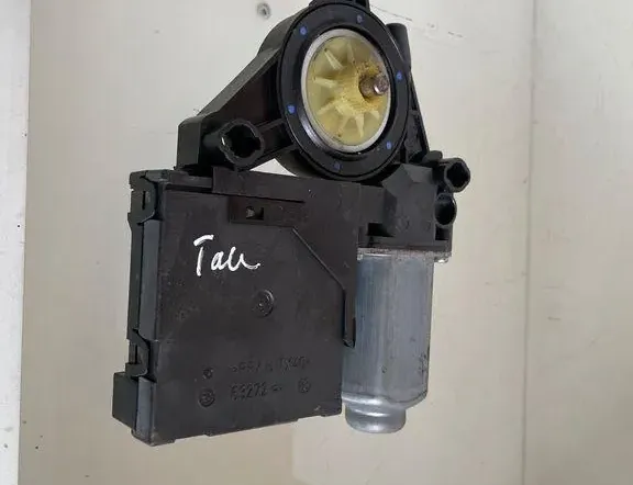 VOLKSWAGEN Touran 1 generation (2003-2015) Front Left Door Window Regulator Motor 1T0959702 33210525