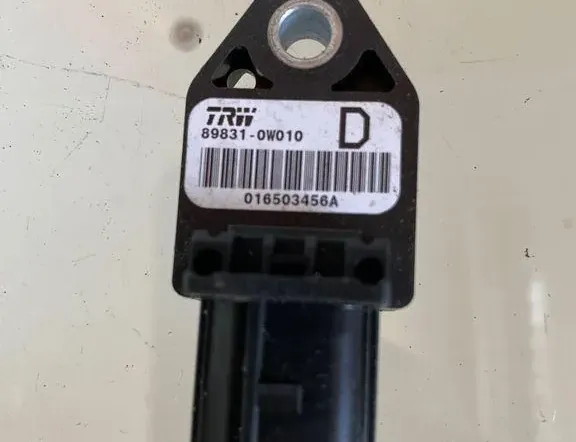 TOYOTA Corolla Verso 1 generation (2001-2009) Labās puses sānu trieciena sensors 898310W010 33210742