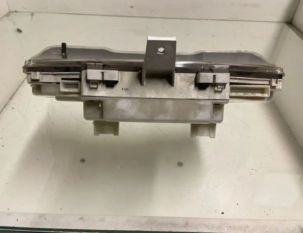 TOYOTA Avensis Verso 1 generation (2001-2003) Instrumentu panelis/spidometrs 8380044530 33211113