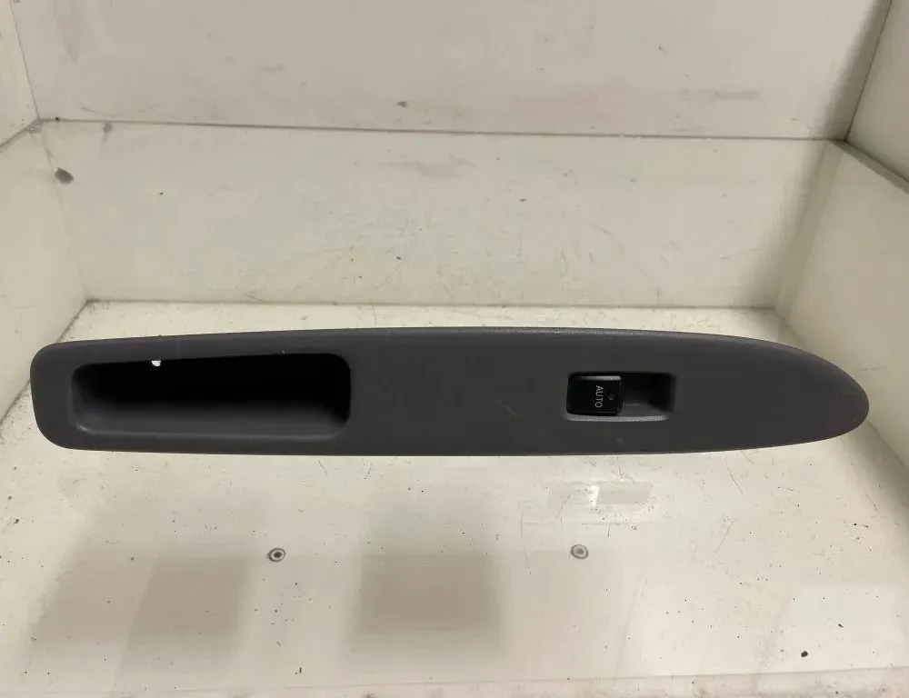 TOYOTA Avensis Verso 1 generation (2001-2003) Aizmugurējo labo durvju loga pacelšanas slēdzis 7465144190 33211114