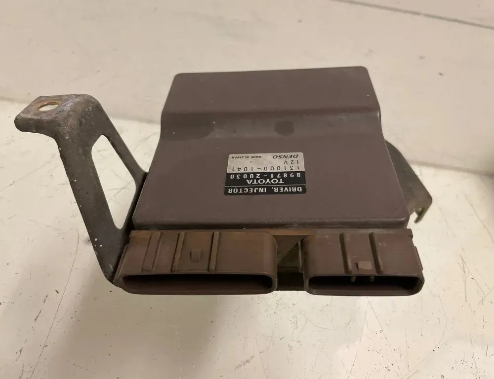 TOYOTA Avensis Verso 1 generation (2001-2003) Fuel injectors control unit 8987120030 33211123