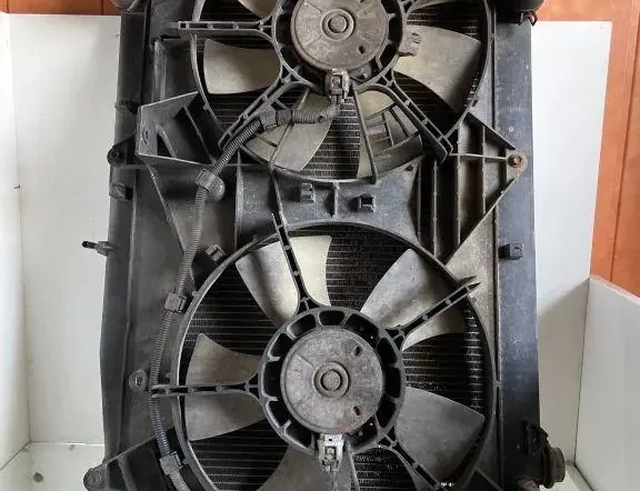 TOYOTA Avensis Verso 1 generation (2001-2003) Gaisa kondensācijas radiators 33211417