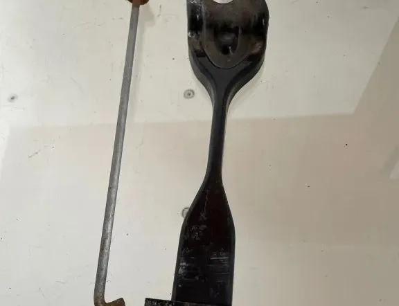 TOYOTA Avensis Verso 1 generation (2001-2003) Akumulātors turētājs 33211433