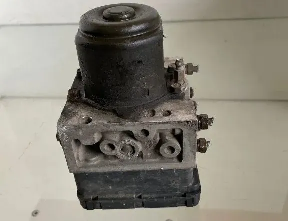 TOYOTA Avensis Verso 1 generation (2001-2003) ABS Bloks 4451044050,95144050 33211440