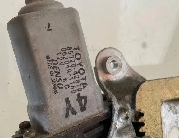 TOYOTA Avensis Verso 1 generation (2001-2003) Priekšējo kreiso durvju logu pacēlājs 8572042070 33211449