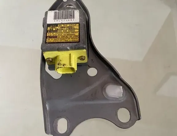 TOYOTA Avensis Verso 1 generation (2001-2003) Датчик удара задний левый 8983044010 33212665