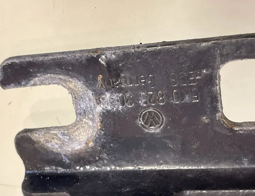 VOLKSWAGEN Golf 6 generation (2008-2015) Петля капота передняя правая 5K0823302 33381521