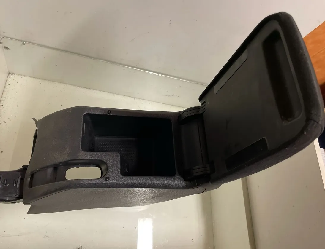 VOLKSWAGEN Golf 6 generation (2008-2015) Подлокотник 1K5864251C 33549750