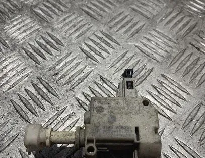 VOLKSWAGEN Passat B6 (2005-2010) Degvielas tvertnes vāciņa bloķēšana 3C0810773 20211564