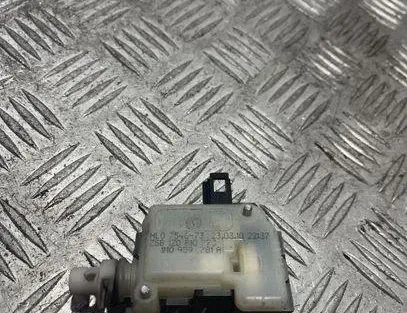 SKODA Octavia 2 generation (2004-2013) Замок крышки топливного бака 1Z0810773 20211607