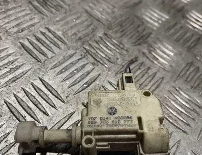 VOLKSWAGEN Passat B6 (2005-2010) Degvielas tvertnes vāciņa bloķēšana 3C0810773 20211634