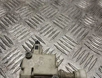 VOLKSWAGEN Passat B6 (2005-2010) Degvielas tvertnes vāciņa bloķēšana 3C0810773 20211640