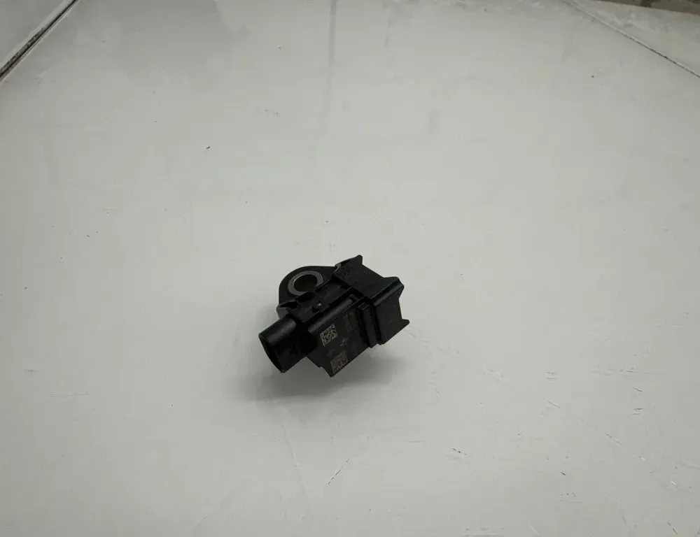 BMW X7 G07 (2018-2024) Kreisās puses sānu trieciena sensors 9496815 33543707
