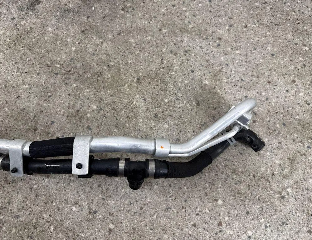 BMW X7 G07 (2018-2024) Coolant Hose Pipe 6821653 33551324