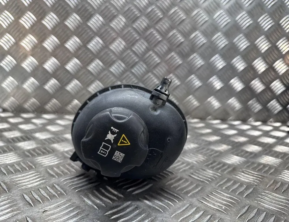 BMW X5 G05/G18 (2018-2024) Расширительный бак 8610661 33556349