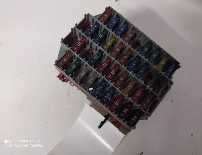 VOLVO V70 2 generation (2000-2008) Drošinātāju kārba 9162439 27008928