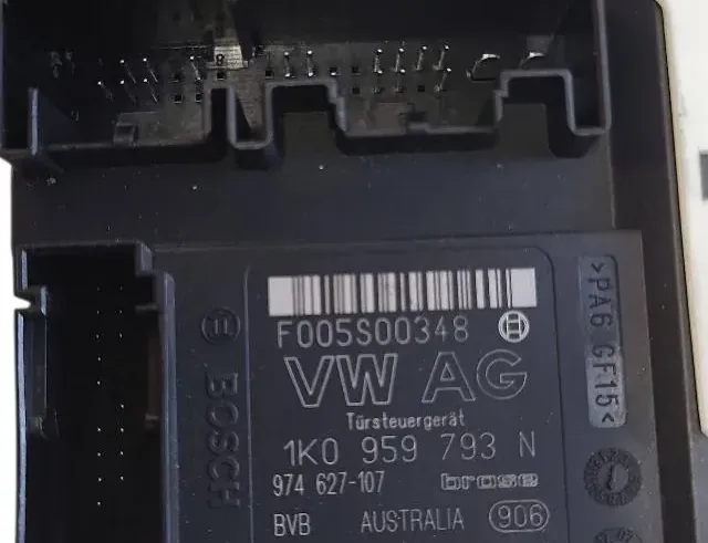 VOLKSWAGEN Golf 5 generation (2003-2009) Priekšējo kreiso durvju logu pacēlāja motorīts 1K0959793N 33355082