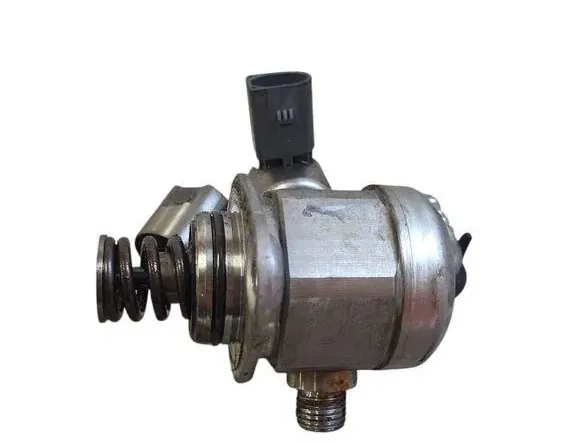 VOLKSWAGEN Passat B7 (2010-2015) Degvielas sūknis 04E127025D 33514164