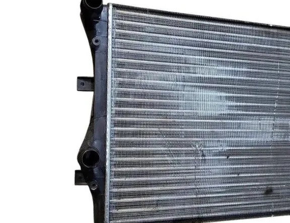 SKODA Octavia 2 generation (2004-2013) Охлаждающий радиатор 33580437