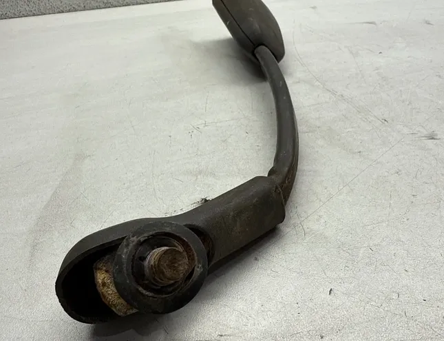 NISSAN Terrano 1 generation (1985-1995) Priekšējā labā sēdekļa sprādze 32060589