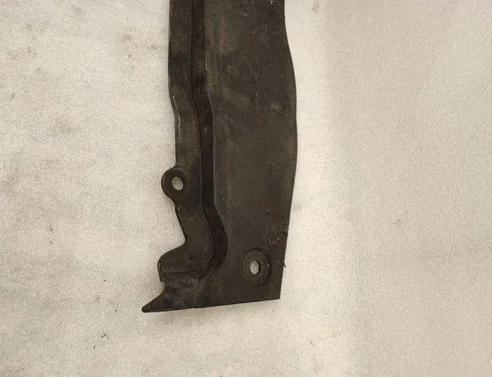 LAND ROVER Range Rover Sport 2 generation (2013-2022) Priekšējā stikla tīrītāja apdare / plastmasa CLPA02222A 27440912