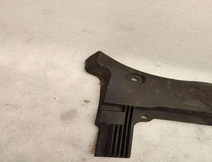 LAND ROVER Range Rover Sport 2 generation (2013-2022) Priekšējā stikla tīrītāja apdare / plastmasa CLPA02222A 27440912