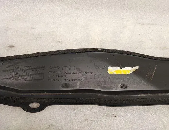 LAND ROVER Range Rover Sport 2 generation (2013-2022) Priekšējā stikla tīrītāja apdare / plastmasa CLPA02222A 27440912