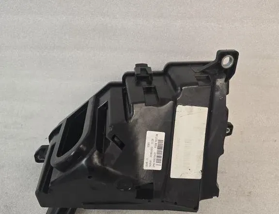 VOLVO XC60 2 generation (2017-2024) Drošinātāju kārba 31398001 34304337