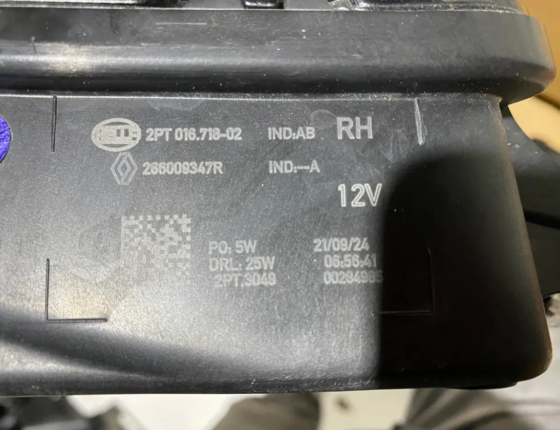 RENAULT Captur 2 generation (2019-2023) Дополнительный фонарь передний левый 266009347R 33492306