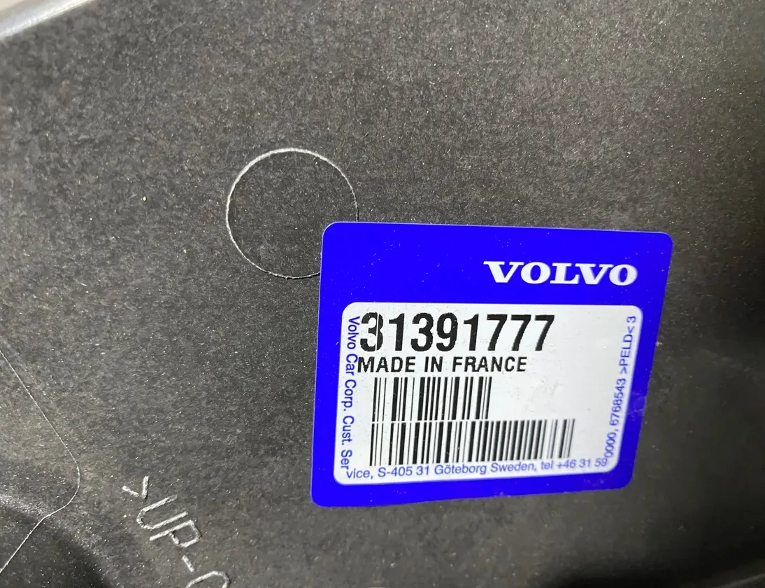 VOLVO XC60 2 generation (2017-2024) Держатель переднего левого крыла 31391777 33611542