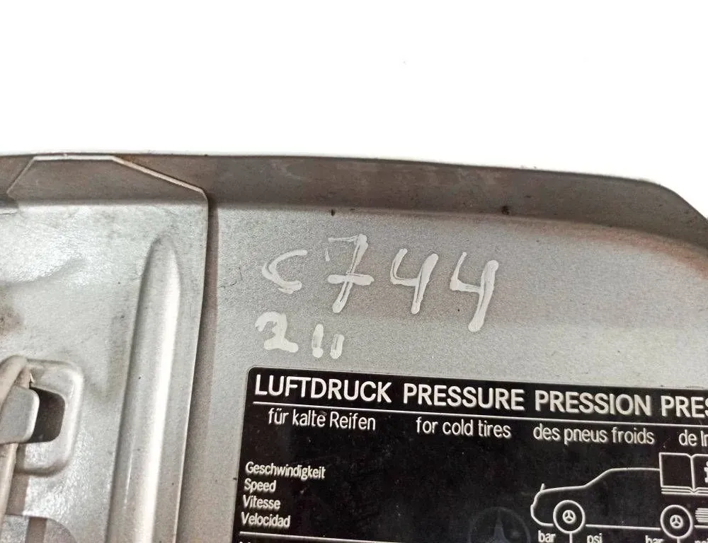 MERCEDES-BENZ E-Class W211/S211 (2002-2009) Крышка бензобака A2115841739 34316190