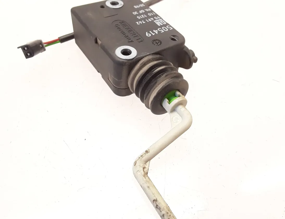 OPEL Omega B (1994-2003) Замок крышки топливного бака 505419,90491742 13719745