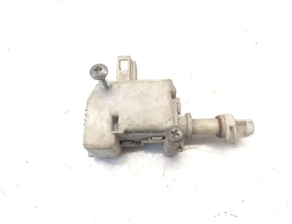 VOLKSWAGEN Passat B5 (1996-2005) Degvielas tvertnes vāciņa bloķēšana 3B0810773A 30367310