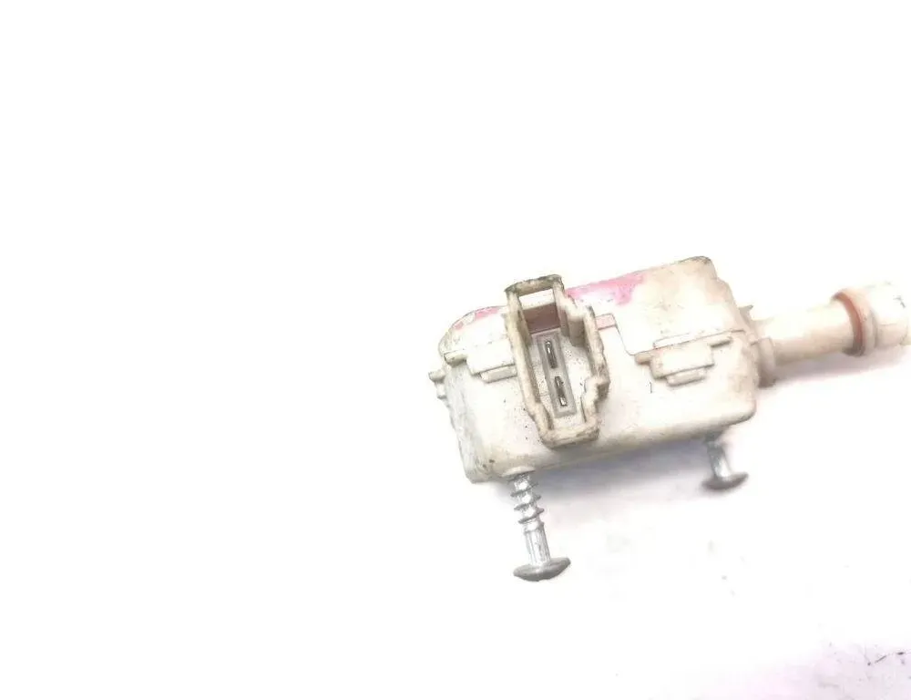 VOLKSWAGEN Passat B5 (1996-2005) Degvielas tvertnes vāciņa bloķēšana 3B0810773A 30367310