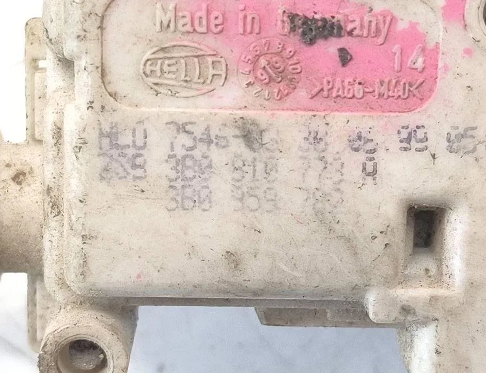 VOLKSWAGEN Passat B5 (1996-2005) Degvielas tvertnes vāciņa bloķēšana 3B0810773A 30367310