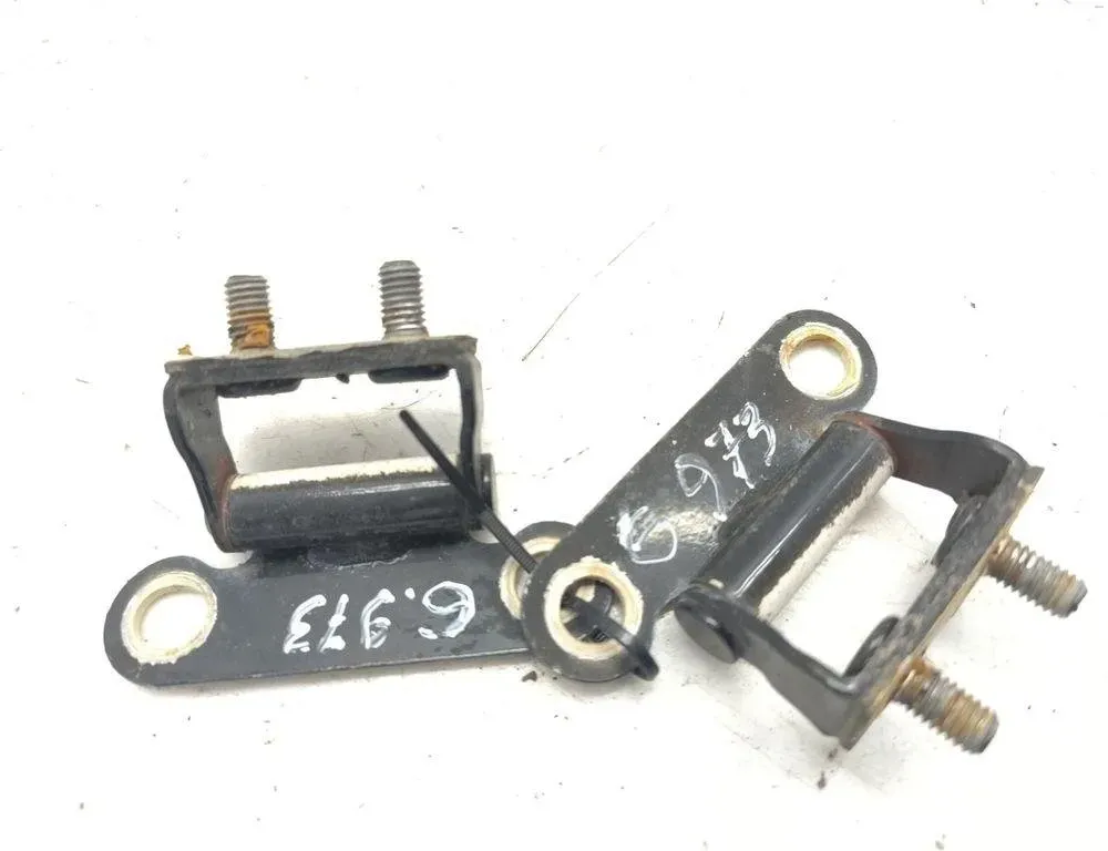 TOYOTA Prius 3 generation (XW30) (2009-2015) Петля крышки багажника правая 202 30677316