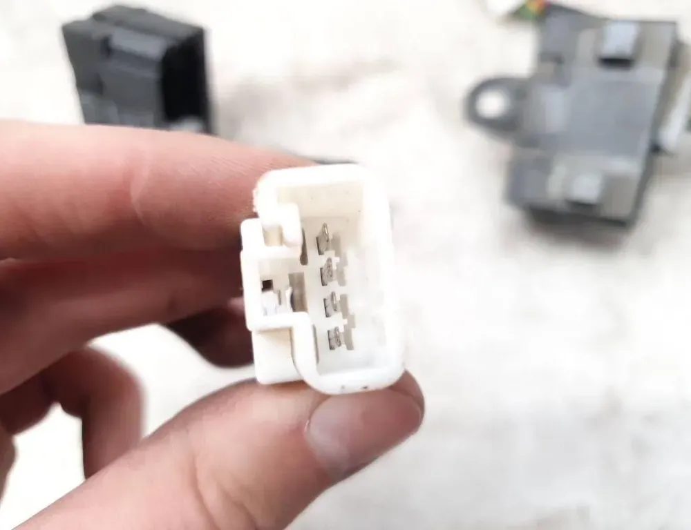 TOYOTA Avensis 2 generation (2002-2009) Seat heating relay 875010W0100 33196080