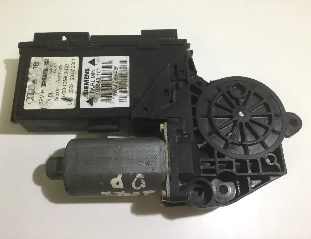 VOLKSWAGEN Golf 4 generation (1997-2006) Priekšējo labo durvju logu pacelšanas motorīts 0130821764 33693471