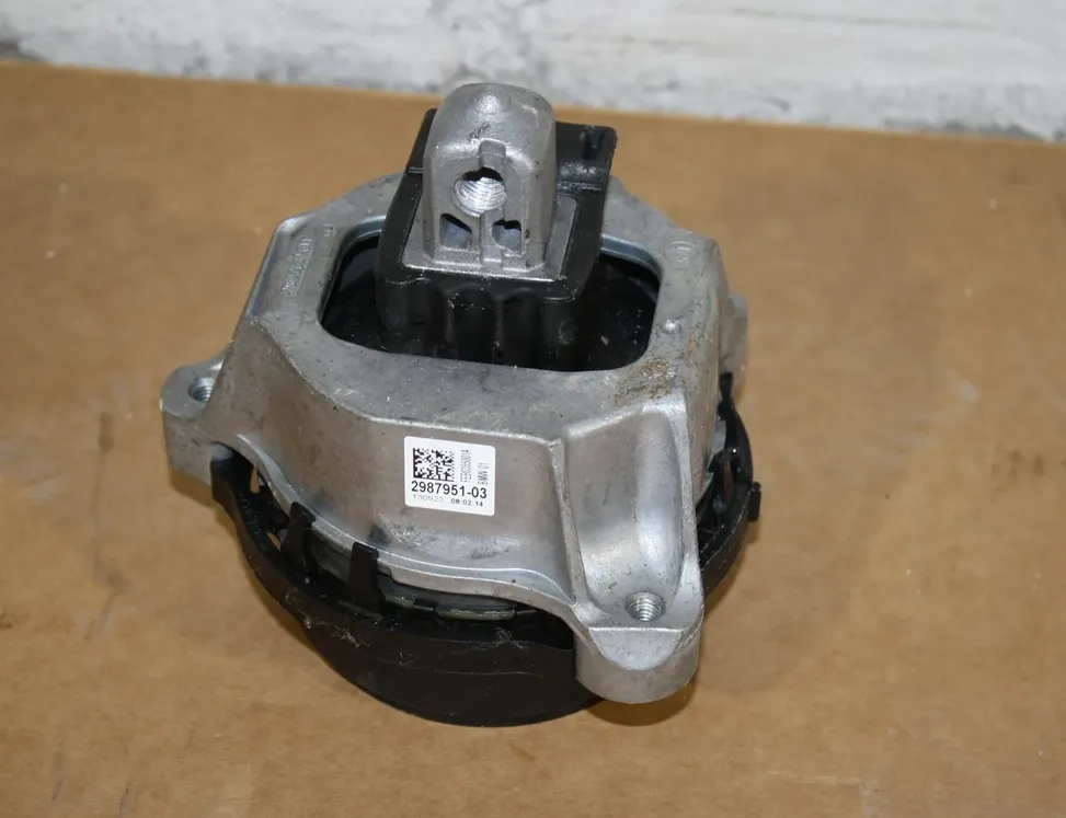 BMW X7 G07 (2018-2024) Подушка двигателя левая 2987951 33567219