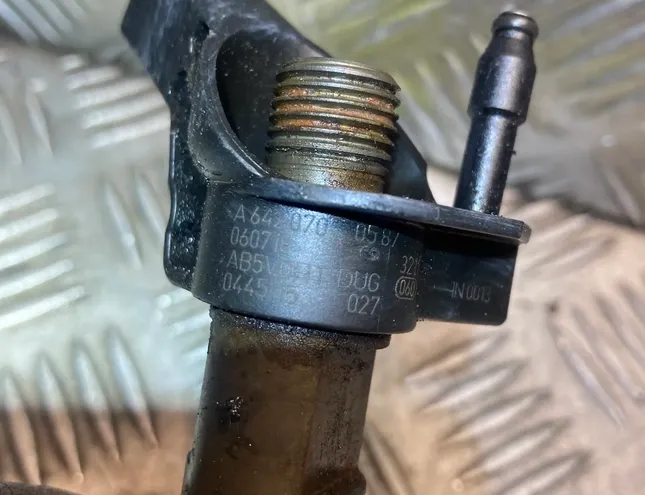 CHRYSLER 300C 1 generation (2005-2011) Форсунка 6420700587,A6420700587 33384155